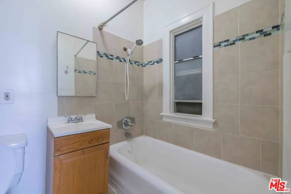 2629 W 8th Street #C (320) Los Angeles, CA 90057