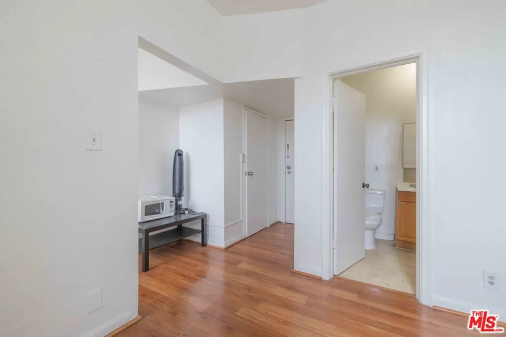 2629 W 8th Street #C (320) Los Angeles, CA 90057