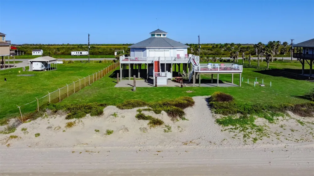 1508 Highway 87 Gilchrist, TX 77617