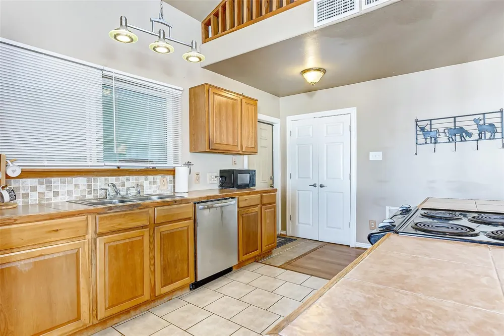 1508 Highway 87 Gilchrist, TX 77617