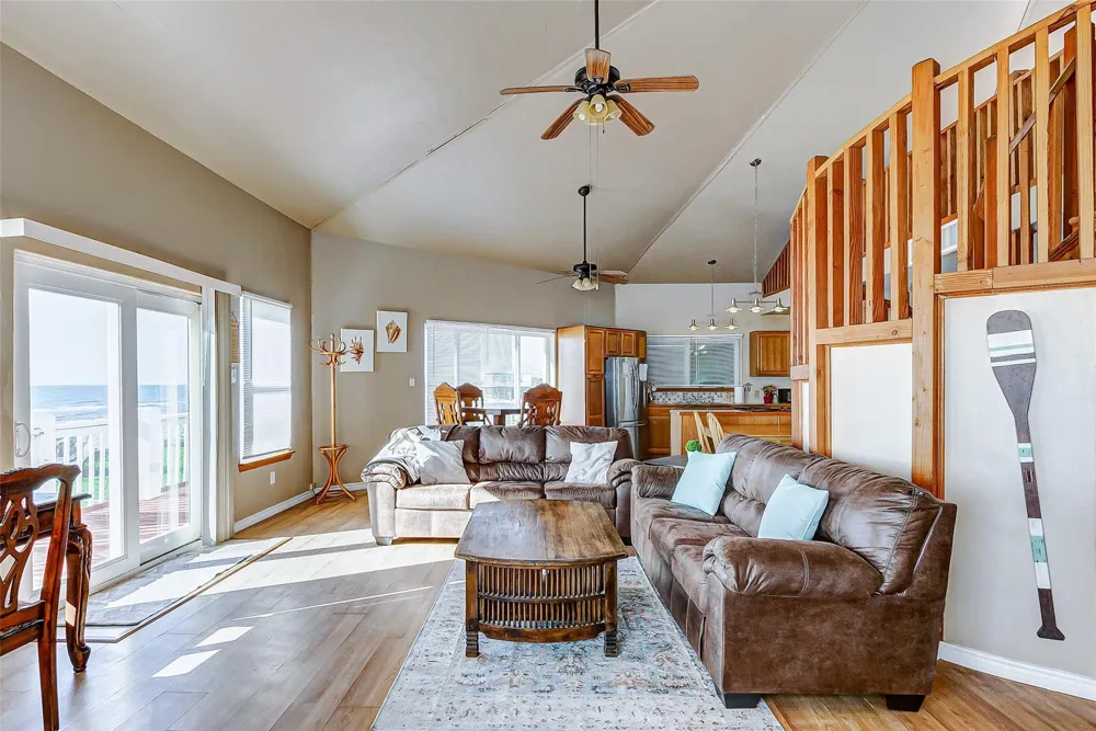 1508 Highway 87 Gilchrist, TX 77617