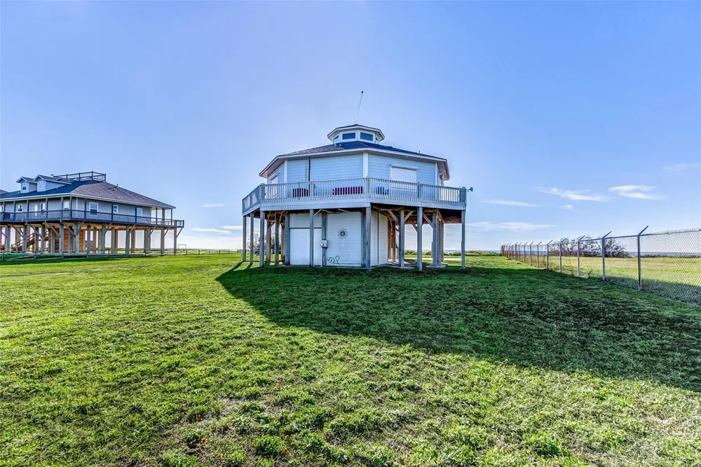1508 Highway 87 Gilchrist, TX 77617