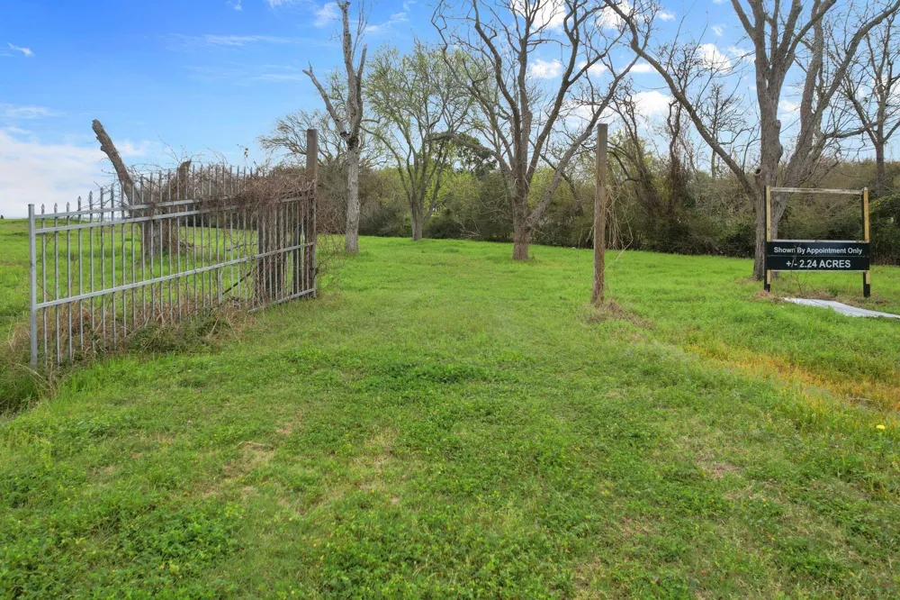 2354 Beach City, TX 77523
