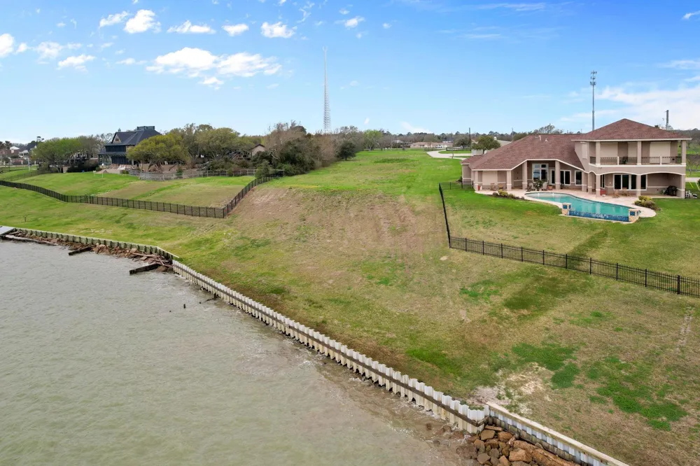 2354 Beach City, TX 77523