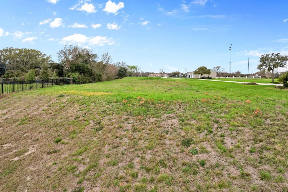 2354 Beach City, TX 77523
