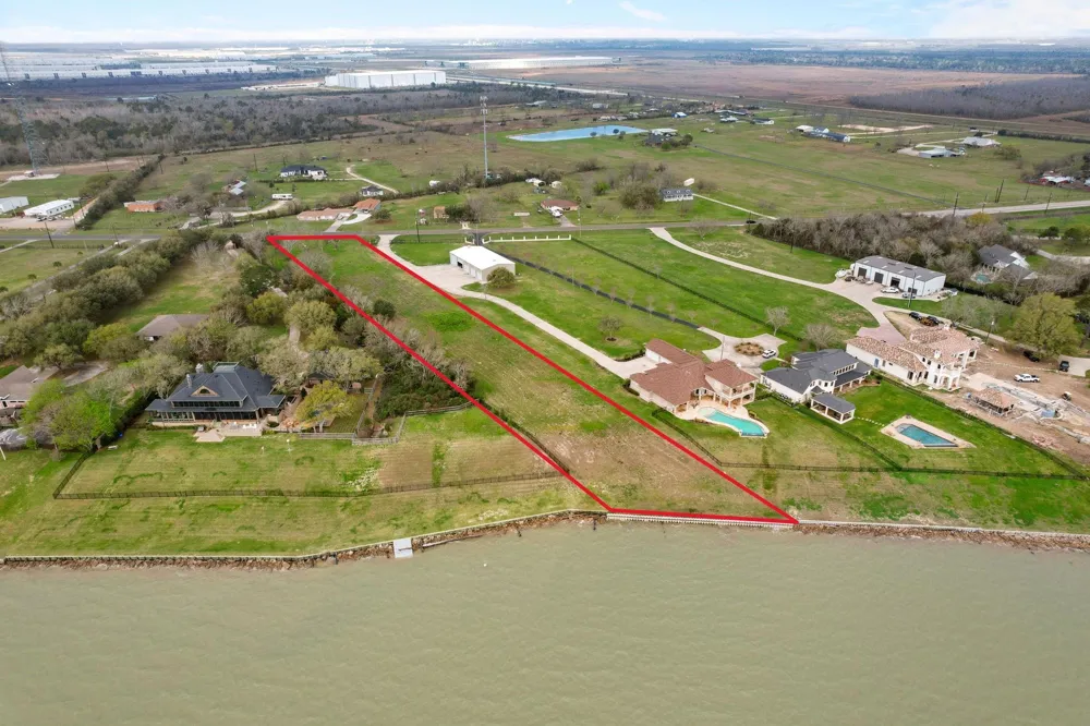 2354 Beach City, TX 77523
