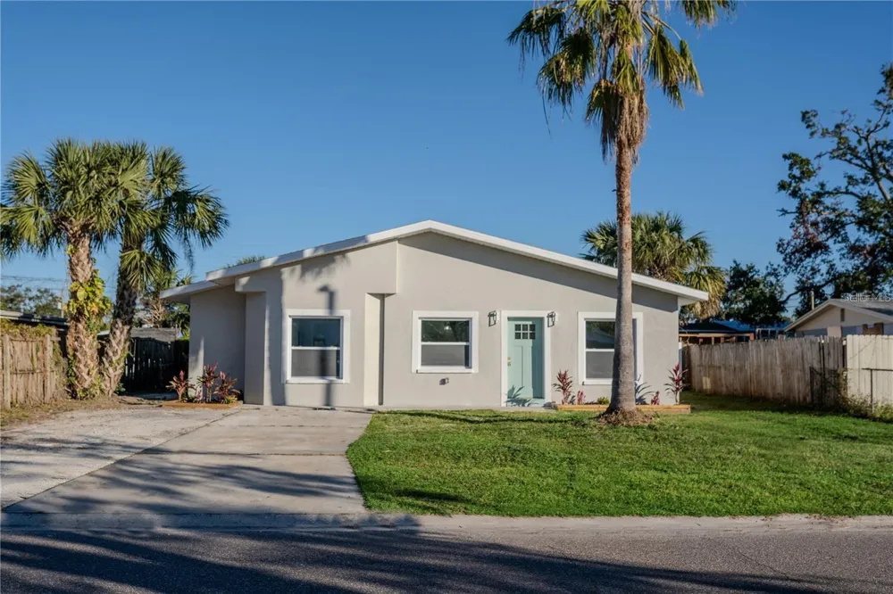 5516 GOLDEN DRIVE Tampa, FL 33634