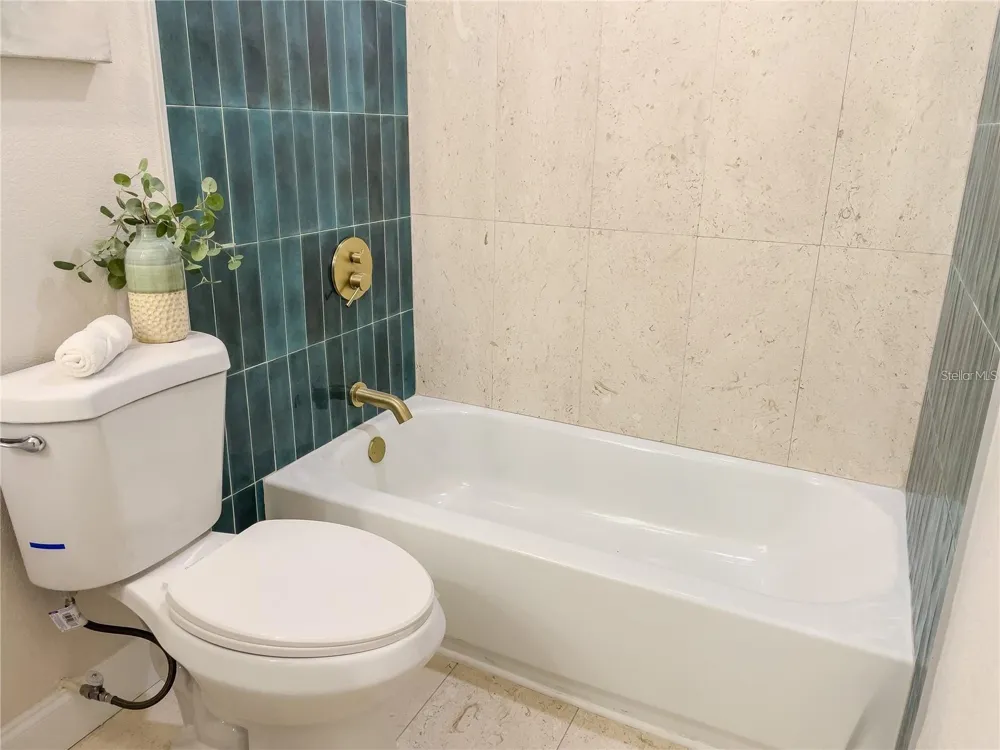 5516 GOLDEN DRIVE Tampa, FL 33634