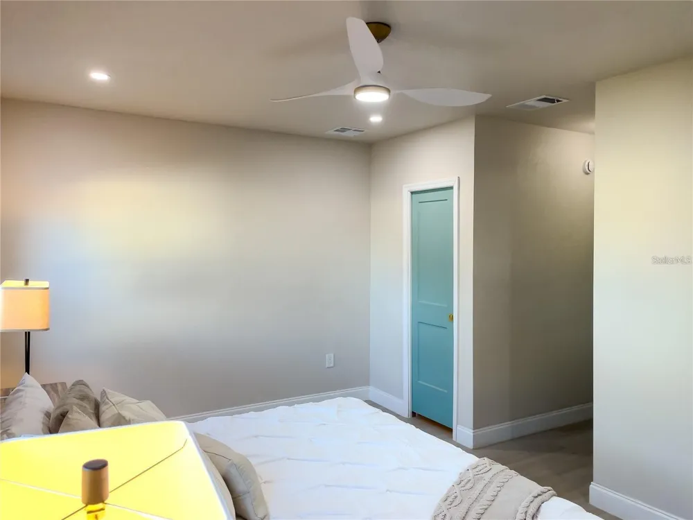5516 GOLDEN DRIVE Tampa, FL 33634