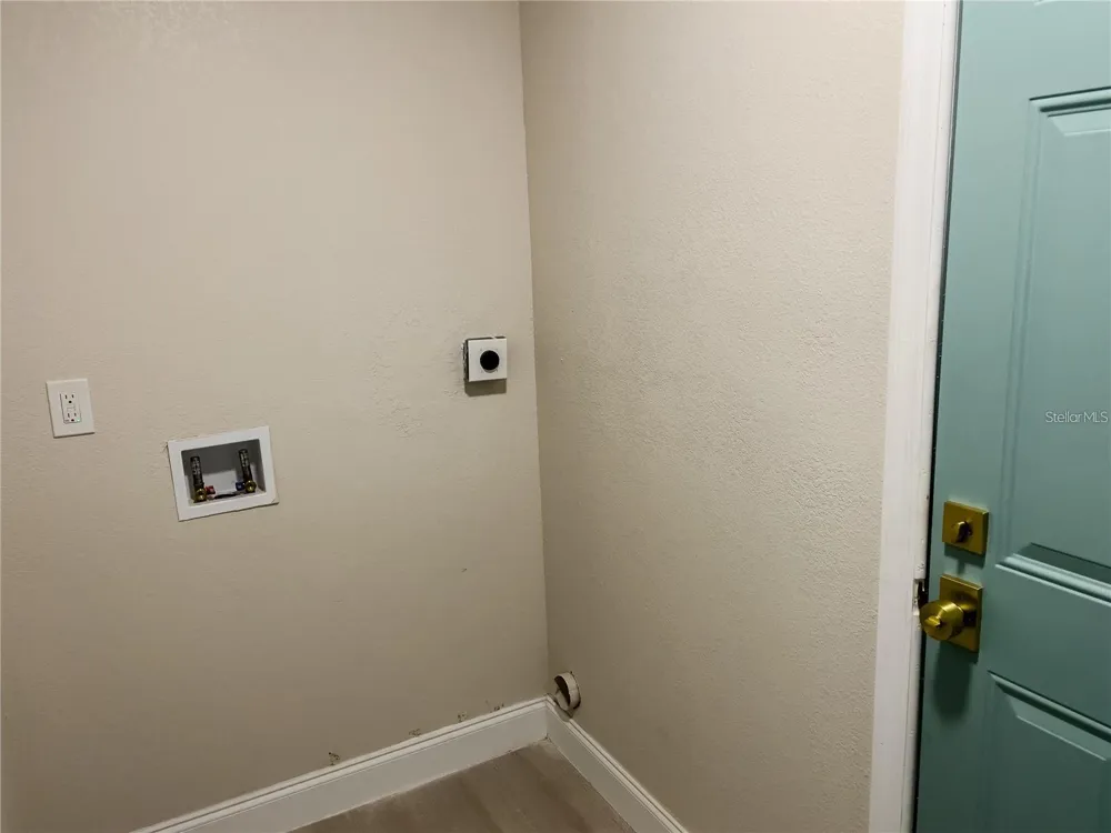 5516 GOLDEN DRIVE Tampa, FL 33634