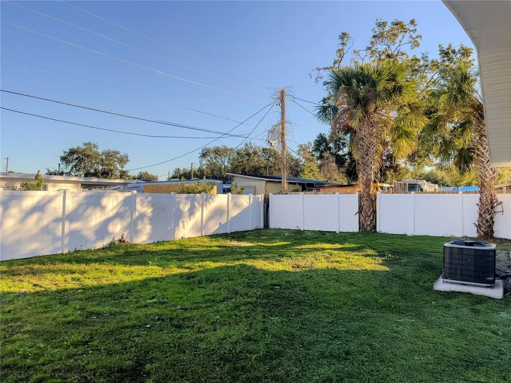 5516 GOLDEN DRIVE Tampa, FL 33634