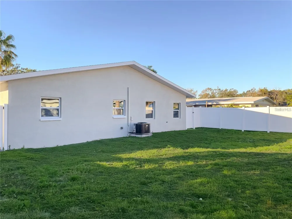 5516 GOLDEN DRIVE Tampa, FL 33634