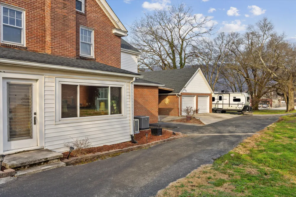 129 Kingston Avenue Rockwood, TN 37854