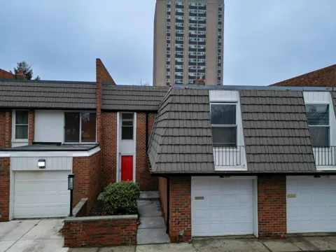 2146 Bryanston Crescent Street