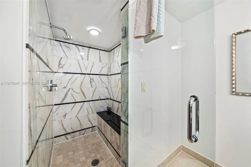 4391 Collins Ave #410 Miami Beach, FL 33140