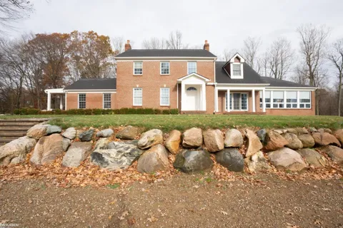 2401 E Brocker Road