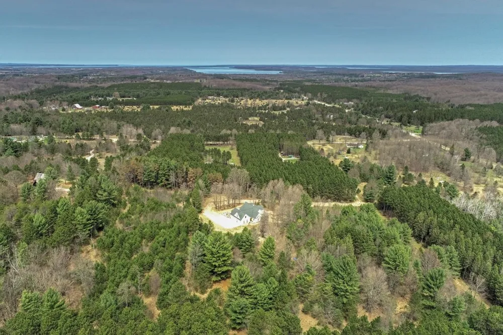 3855 Pulver Woods Drive Whitewater Township, MI 49690