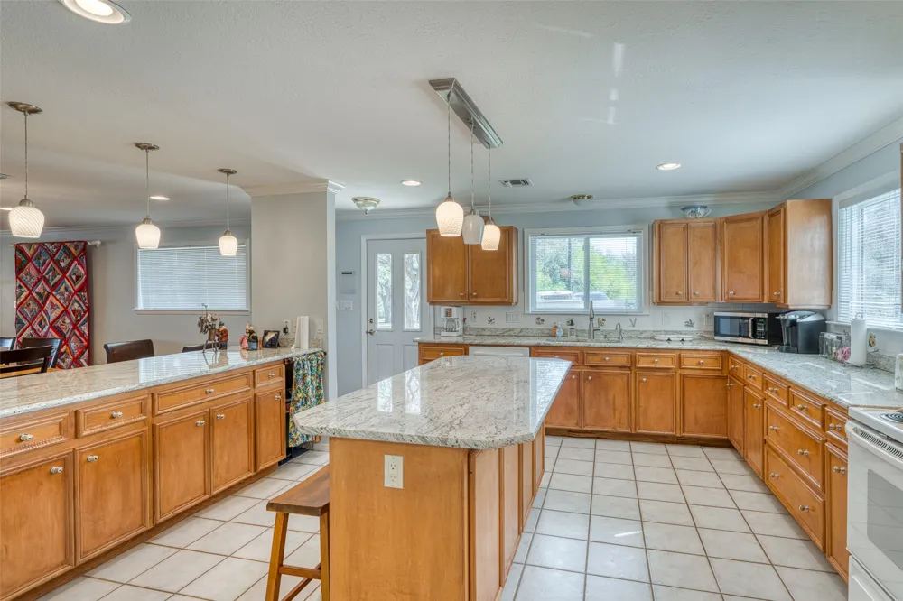 305 W Briar Drive Granite Shoals, TX 78654