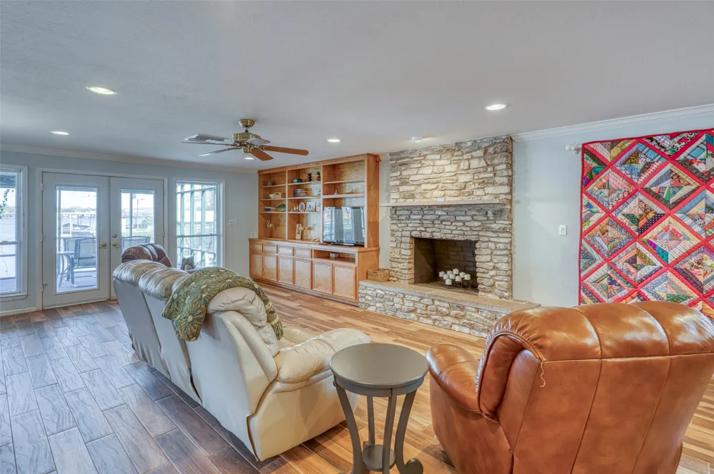 305 W Briar Drive Granite Shoals, TX 78654
