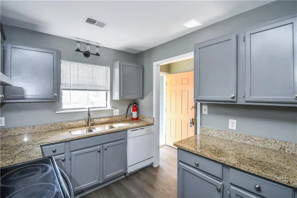 735 Oak Drive Hapeville, GA 30354