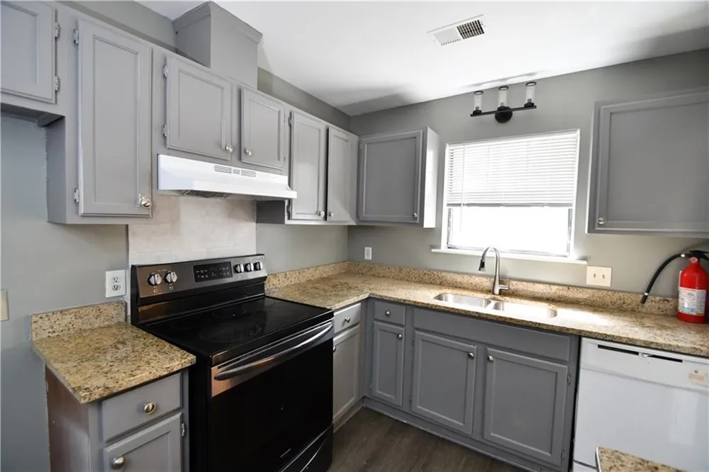 735 Oak Drive Hapeville, GA 30354