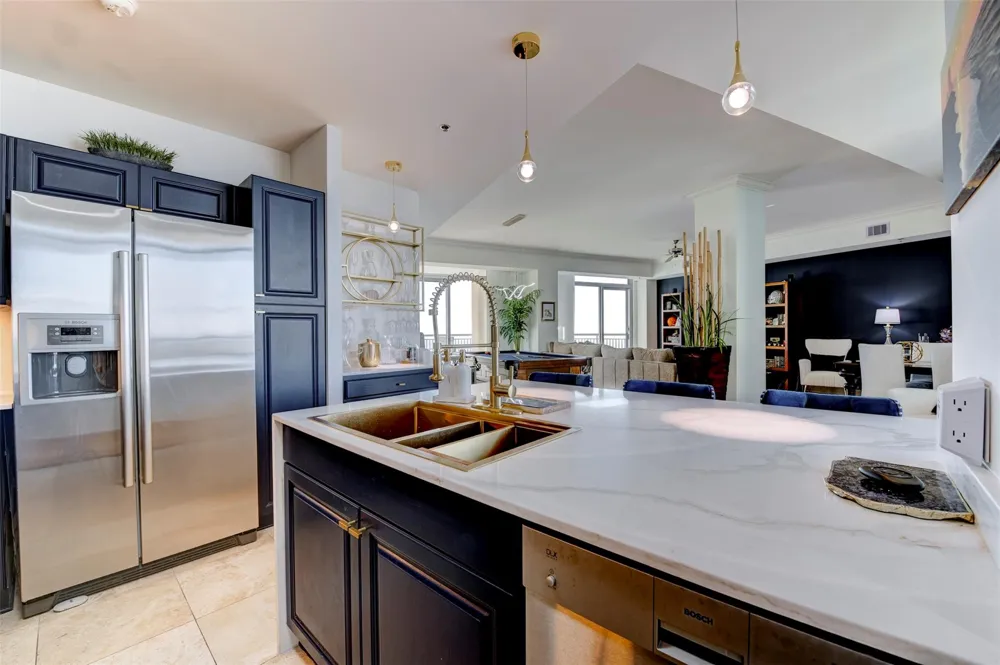 801 E Beach Drive #TW2212 Galveston, TX 77550