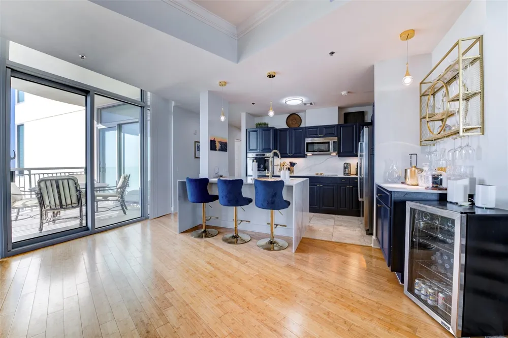 801 E Beach Drive #TW2212 Galveston, TX 77550