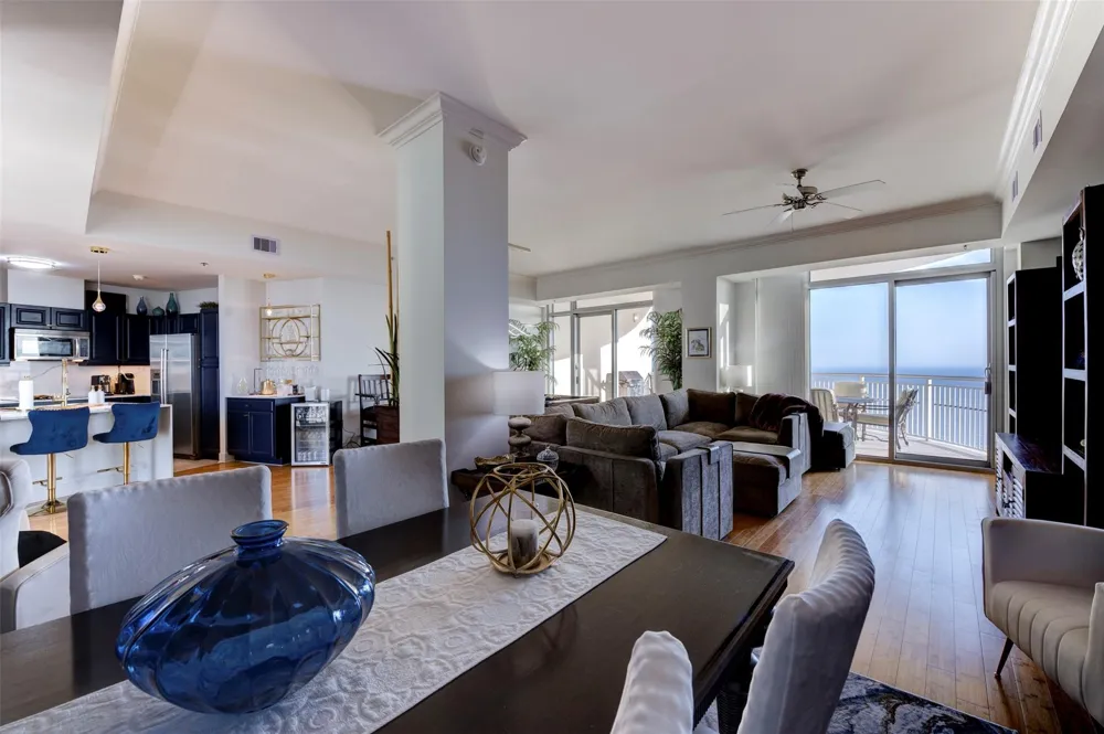 801 E Beach Drive #TW2212 Galveston, TX 77550