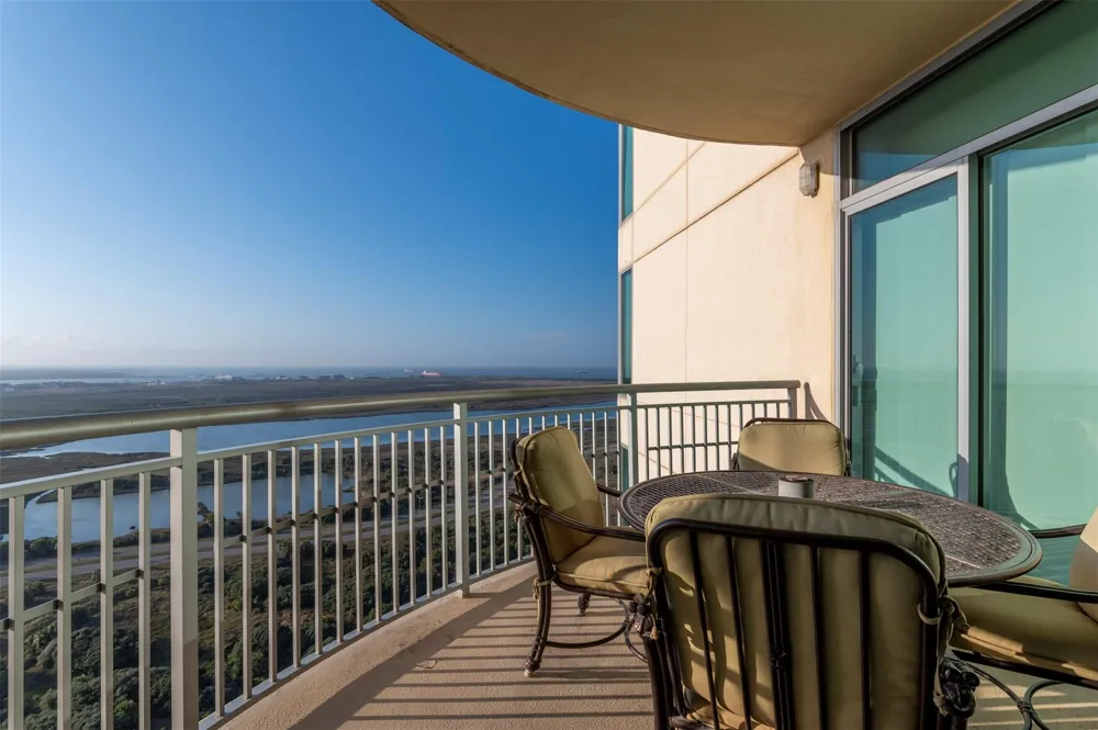 801 E Beach Drive #TW2212 Galveston, TX 77550
