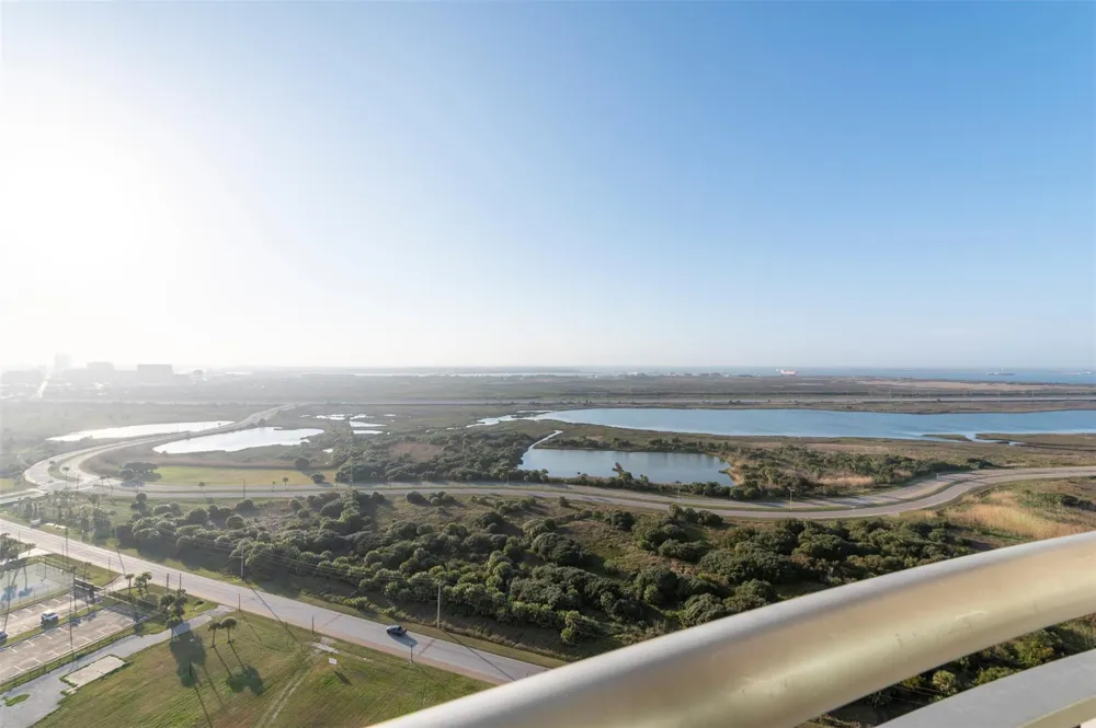 801 E Beach Drive #TW2212 Galveston, TX 77550