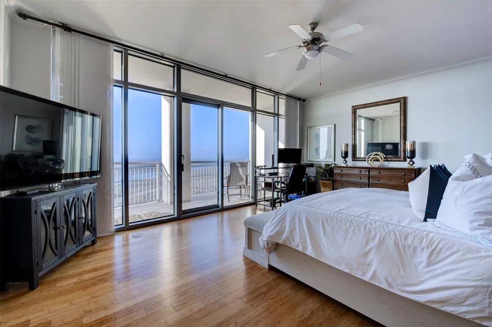 801 E Beach Drive #TW2212 Galveston, TX 77550
