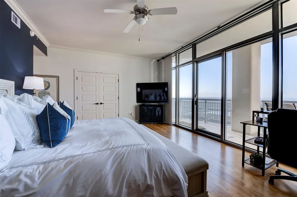 801 E Beach Drive #TW2212 Galveston, TX 77550