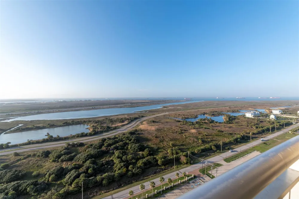 801 E Beach Drive #TW2212 Galveston, TX 77550