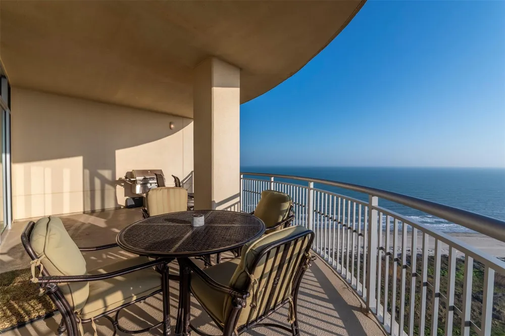 801 E Beach Drive #TW2212 Galveston, TX 77550