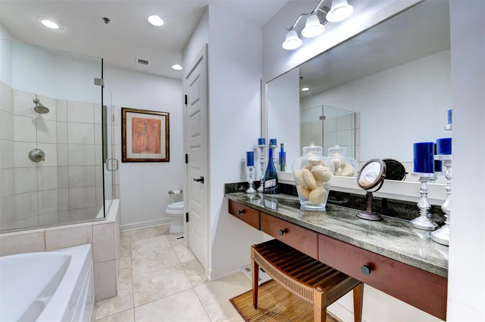 801 E Beach Drive #TW2212 Galveston, TX 77550