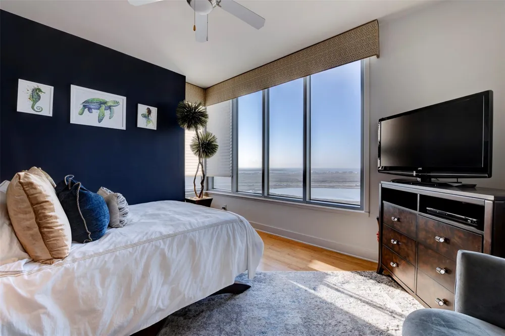 801 E Beach Drive #TW2212 Galveston, TX 77550