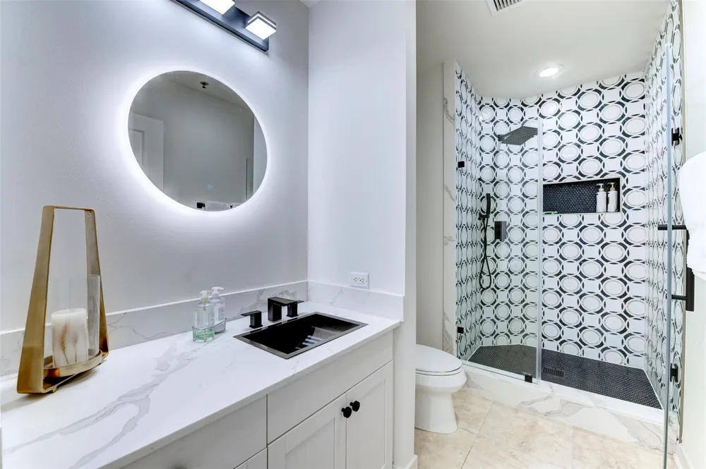 801 E Beach Drive #TW2212 Galveston, TX 77550