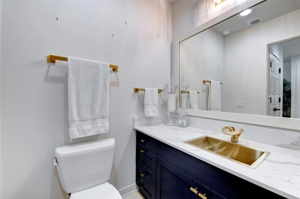 801 E Beach Drive #TW2212 Galveston, TX 77550