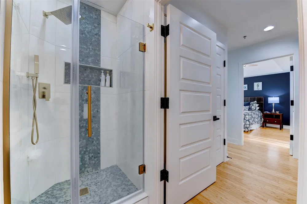 801 E Beach Drive #TW2212 Galveston, TX 77550