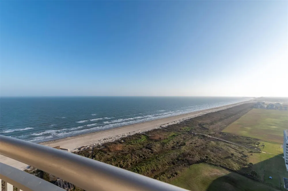 801 E Beach Drive #TW2212 Galveston, TX 77550