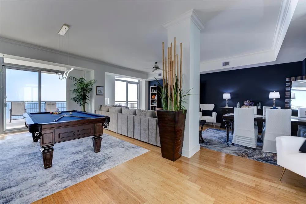 801 E Beach Drive #TW2212 Galveston, TX 77550