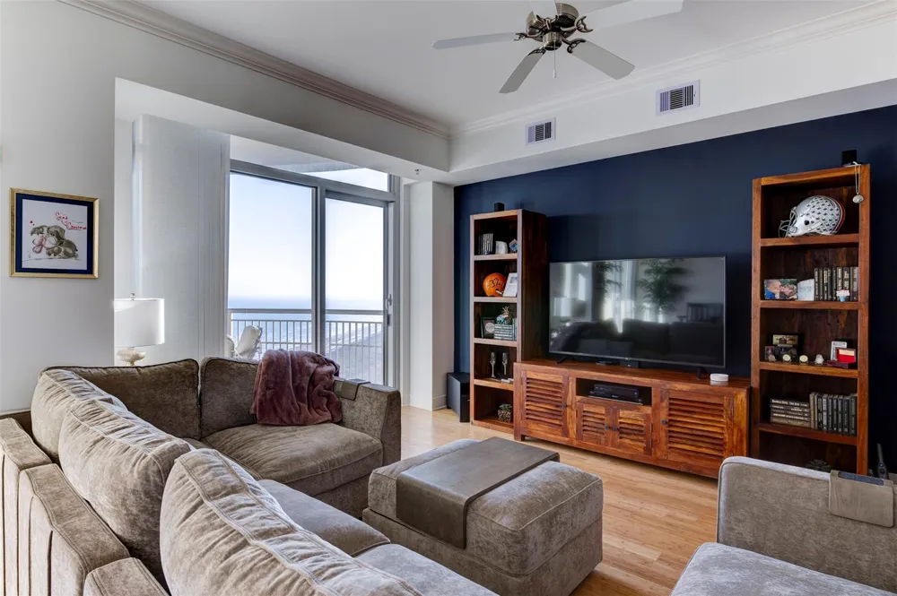 801 E Beach Drive #TW2212 Galveston, TX 77550