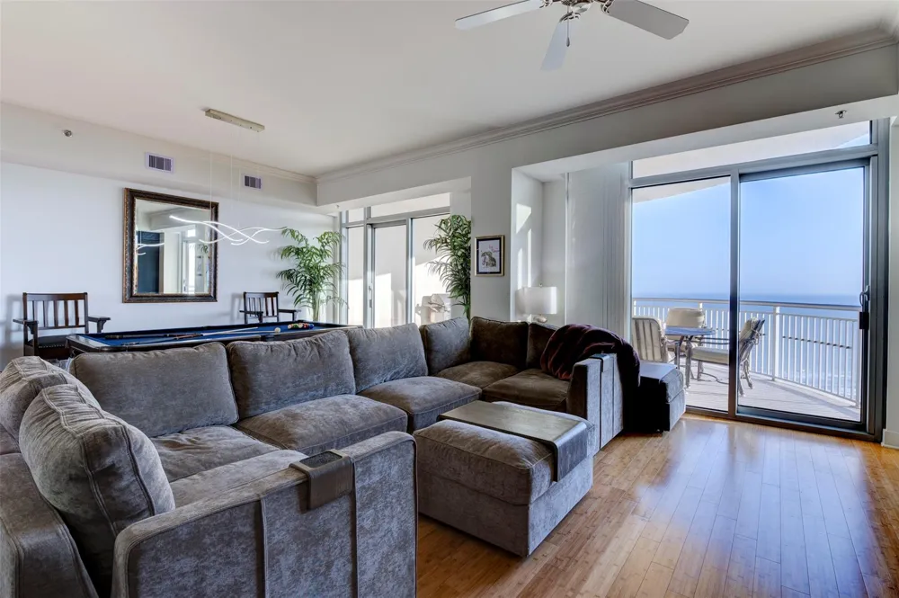 801 E Beach Drive #TW2212 Galveston, TX 77550