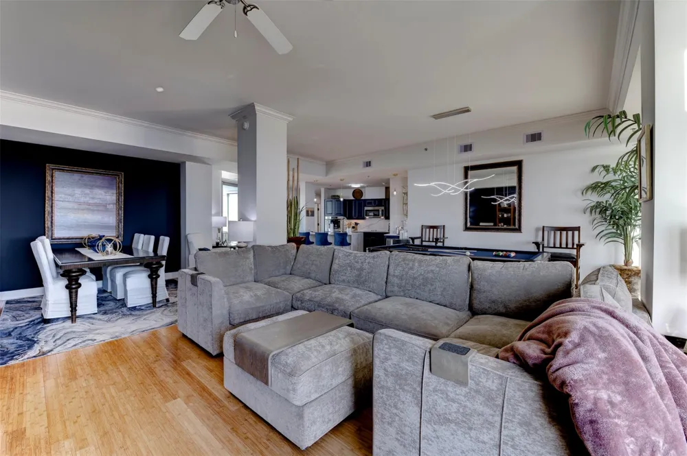 801 E Beach Drive #TW2212 Galveston, TX 77550