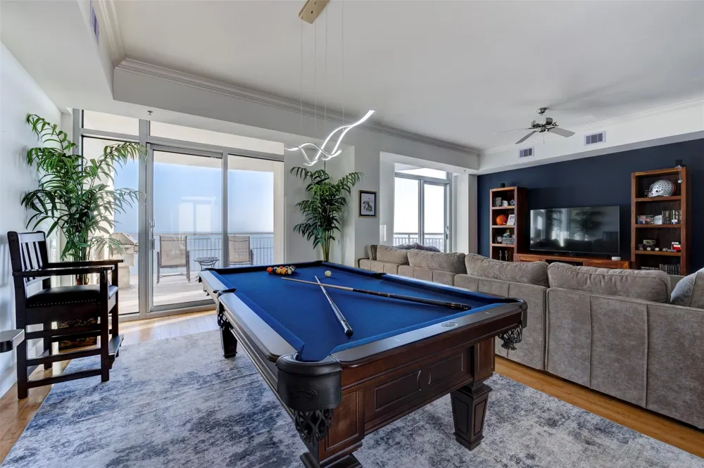 801 E Beach Drive #TW2212 Galveston, TX 77550