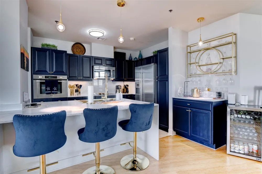 801 E Beach Drive #TW2212 Galveston, TX 77550