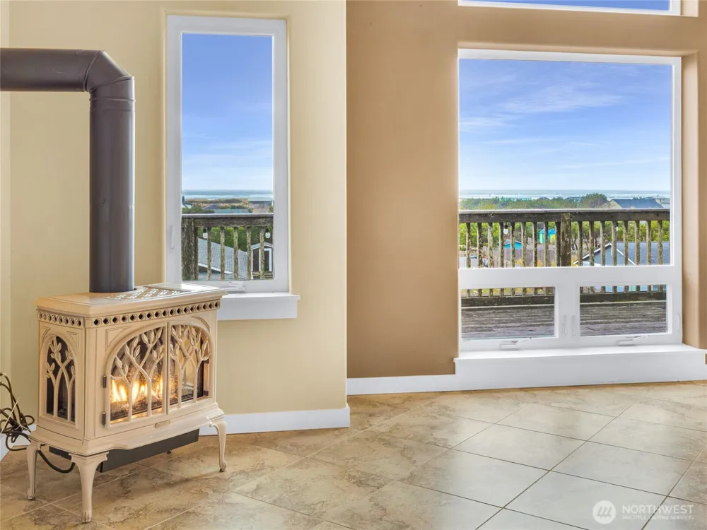 31102 J PLace Ocean Park, WA 98640