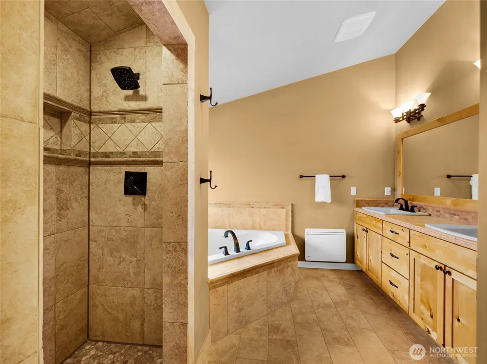 31102 J PLace Ocean Park, WA 98640