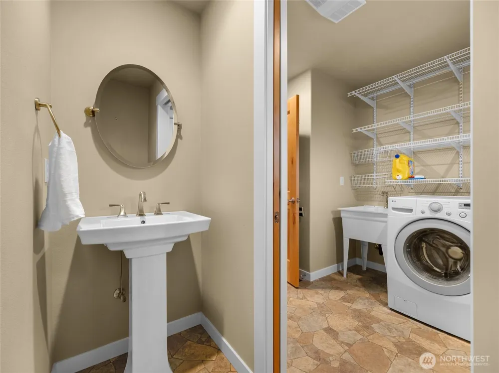 31102 J PLace Ocean Park, WA 98640