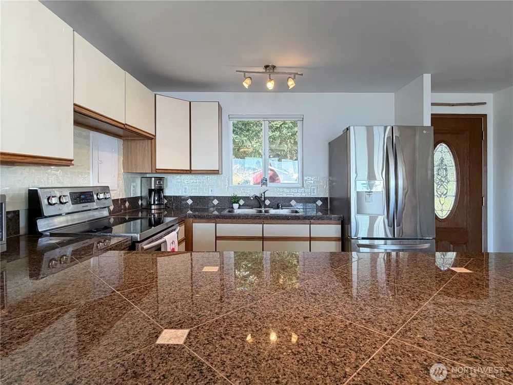 46 G Mukilteo Way Hat Island, WA 98206